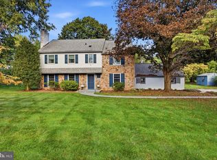5 Stonehenge Ln, Malvern, PA 19355