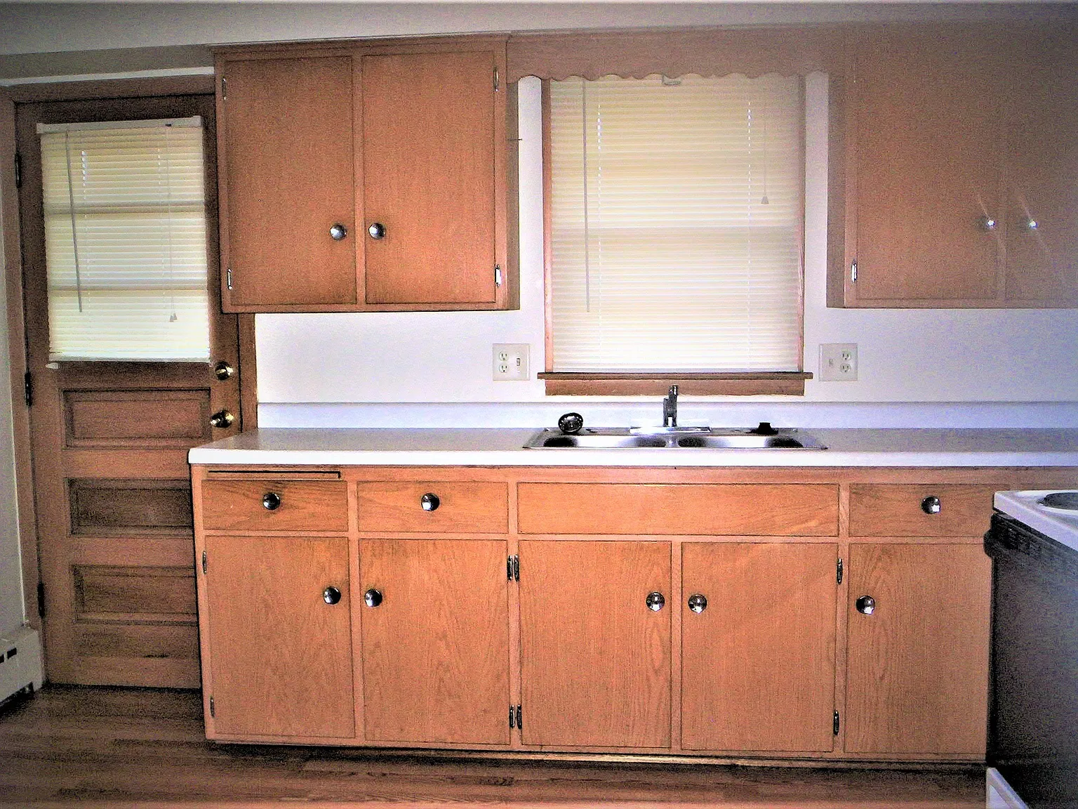 RM 406 Pawling Street - 2 — Photo 3