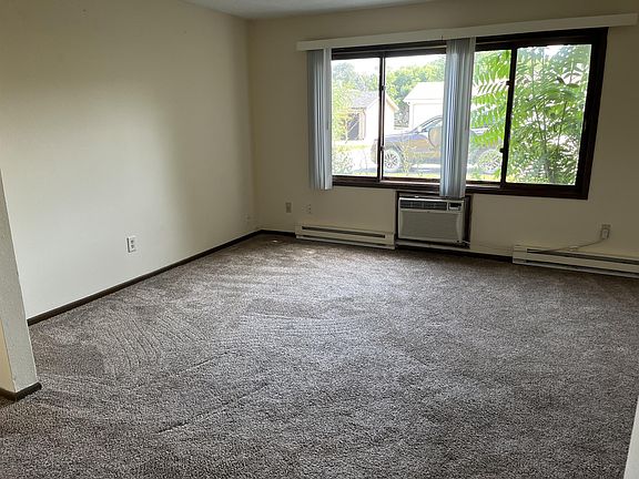 2nd image of 604 NE 4th St Unit 4