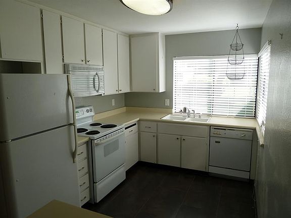 3rd image of 438 Colony Crest Dr