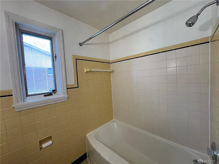440 Lonsdale Ave #1 — Photo 13