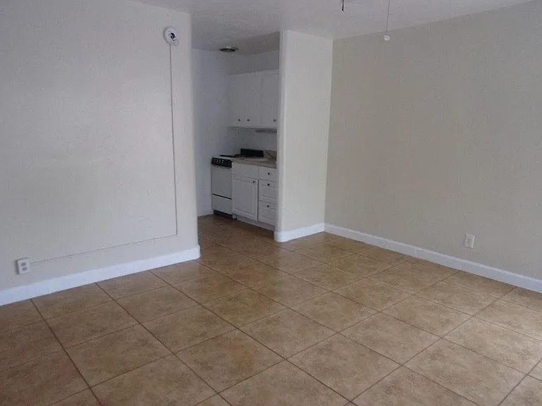 555 9th Ave N #5 — Photo 3