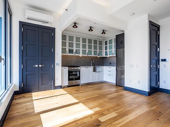 3rd image of 10 Montieth St #526E