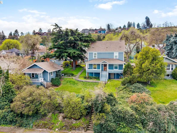 318/320 E 12th St, The Dalles, OR 97058