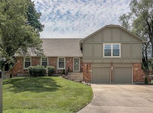 8925 E 81st St, Raytown, MO 64138