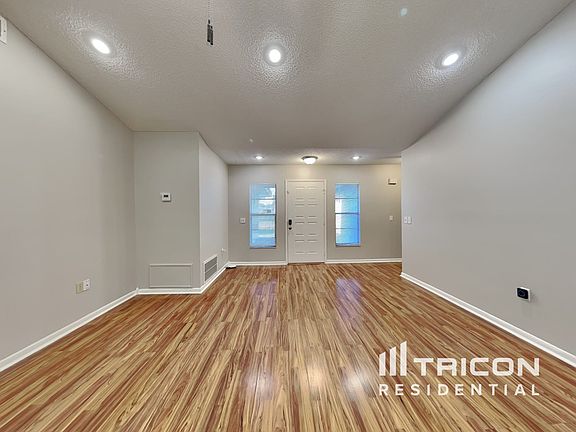 3rd image of 916 Sunshine Way SW
