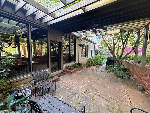 5th image of 418 Woodland Way
