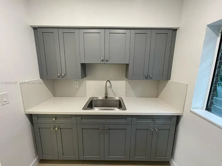 544 Michigan Ave #10 — Photo 3