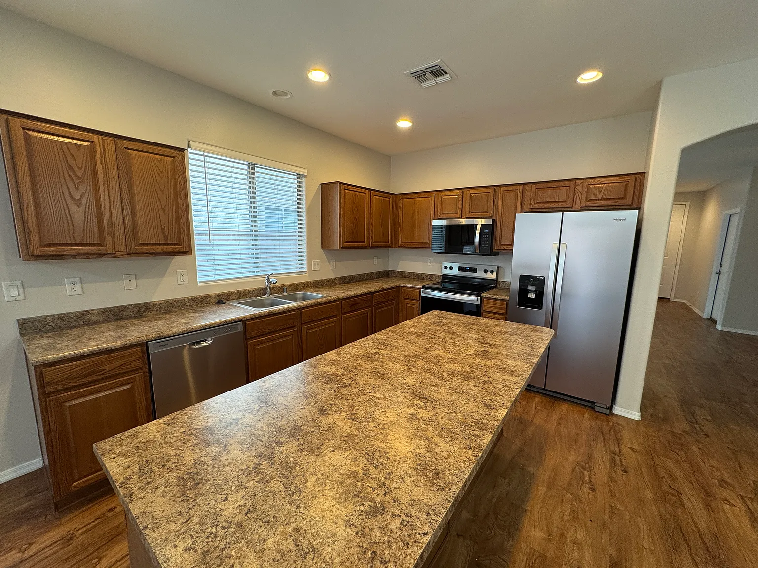 4 bed, 1889 sqft, $2,295 — Photo 4