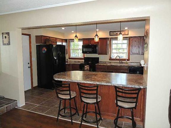 5th image of 202 Fernwood Dr