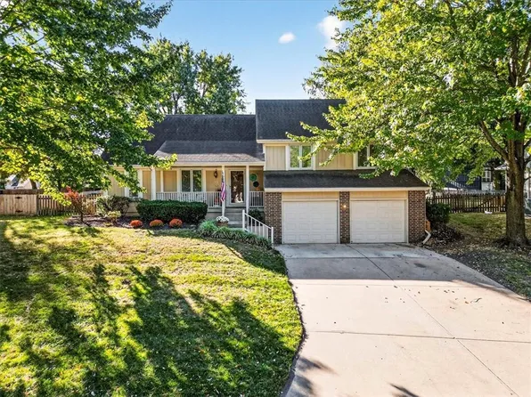 1029 NE Trailwood St, Lees Summit, MO 64086