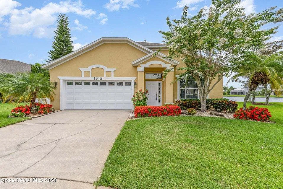 4 bed, 2.0 bath, $3,000 — Photo 1