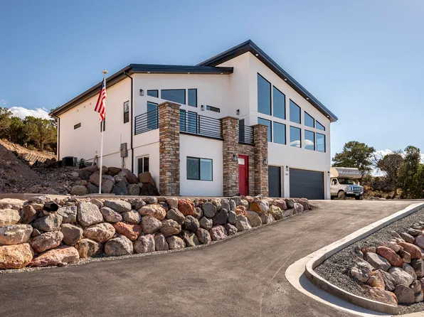 3327 W Kingsbury Dr, Cedar City, UT 84720