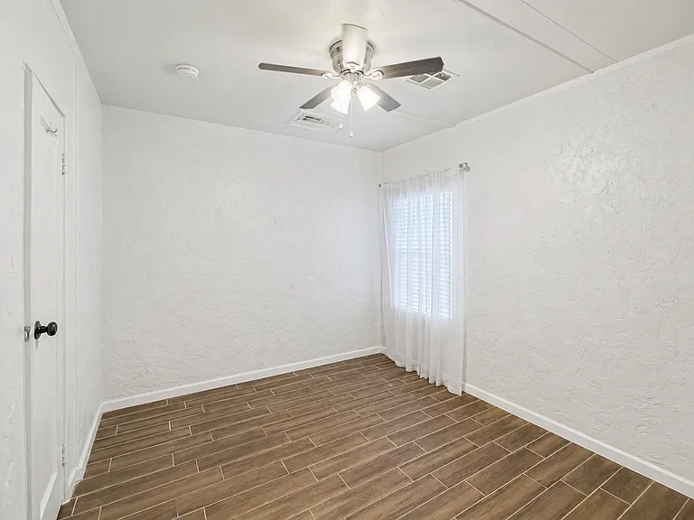 5915 W Palmaire Ave — Photo 12
