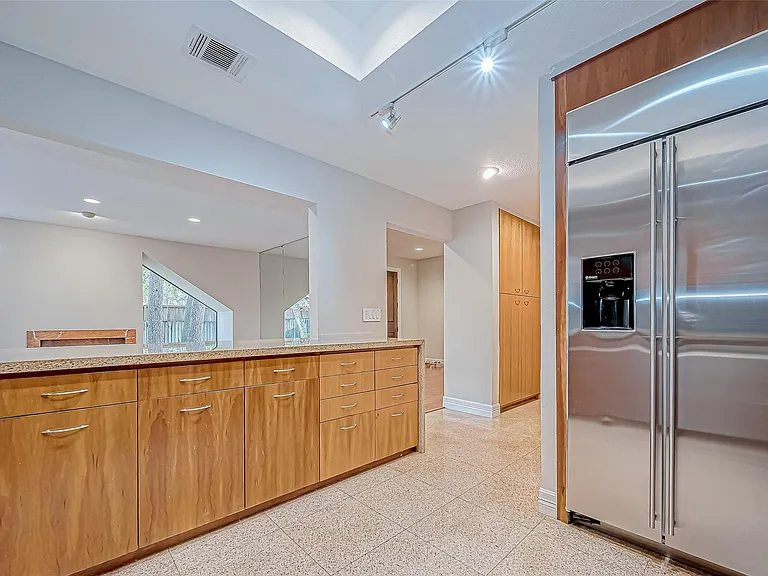 316 Litchfield Ln — Photo 10