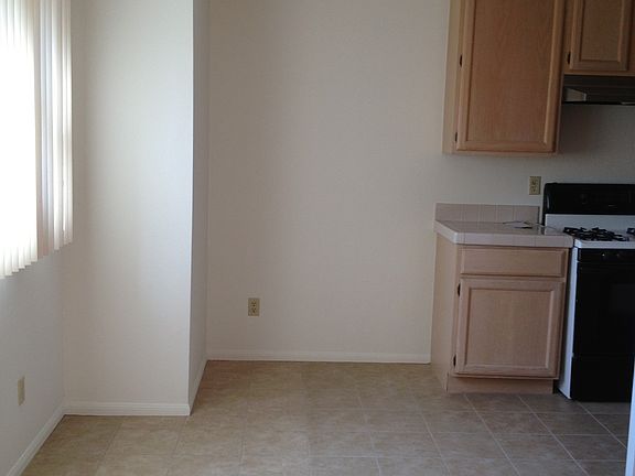 4th image of 1411 Bresee Ave