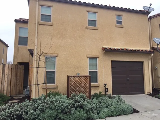 572 River Oaks Dr — Photo 16