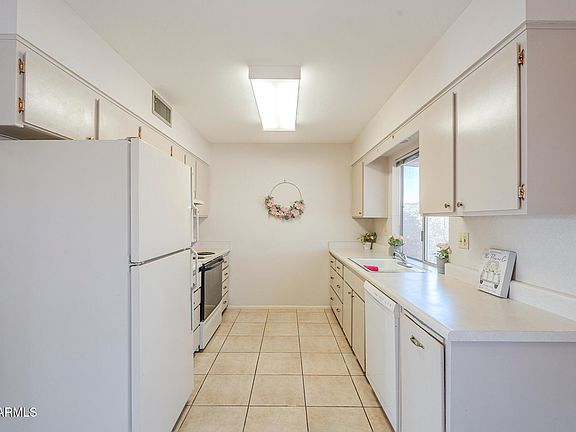 4th image of 16202 N 106TH Avenue