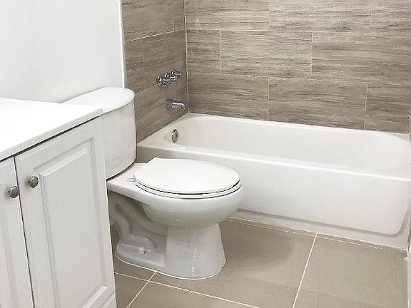 4th image of 16030 NE 19th Ct APT 106