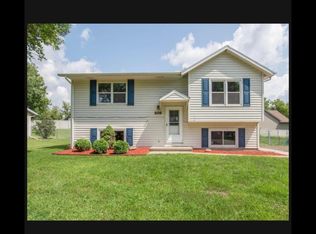506 Maplewood Dr, Center Point, IA 52213