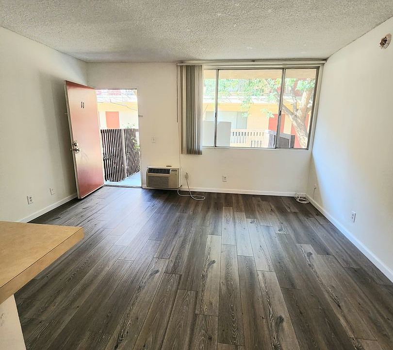 1st image of 18520 Prairie St APT 11