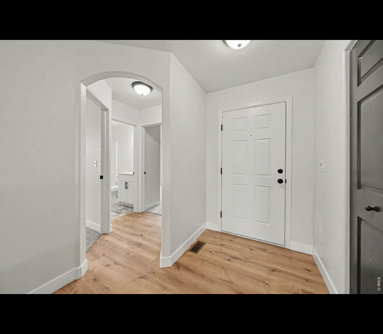 3 bed, 2806 sqft, $3,200 — Photo 2