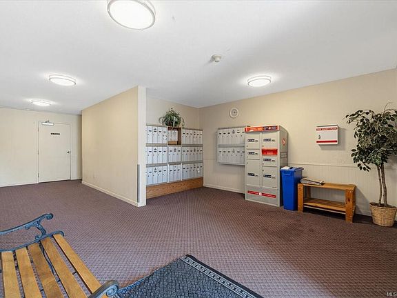4th image of 3185 Barons Rd #401