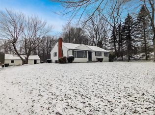 1380 Kings Chapel Rd, New Castle, PA 16105