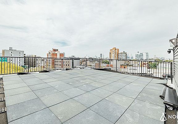 5th image of 644 Lorimer St #2F