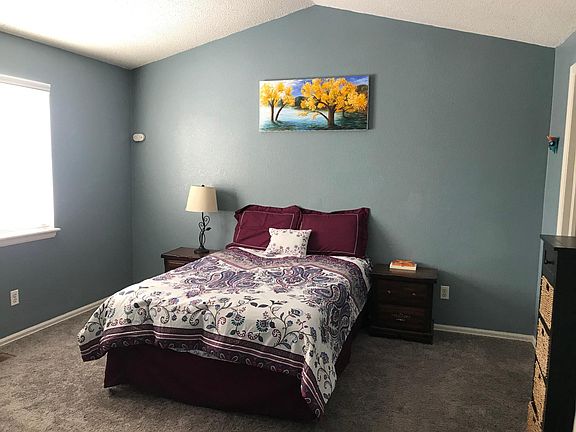 Upstairs master bedroom (full size bed)