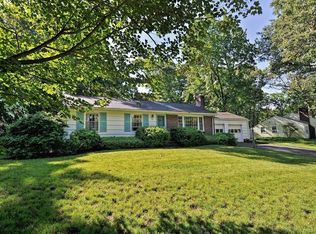 28 Hemlock Dr, Holden, MA 01520