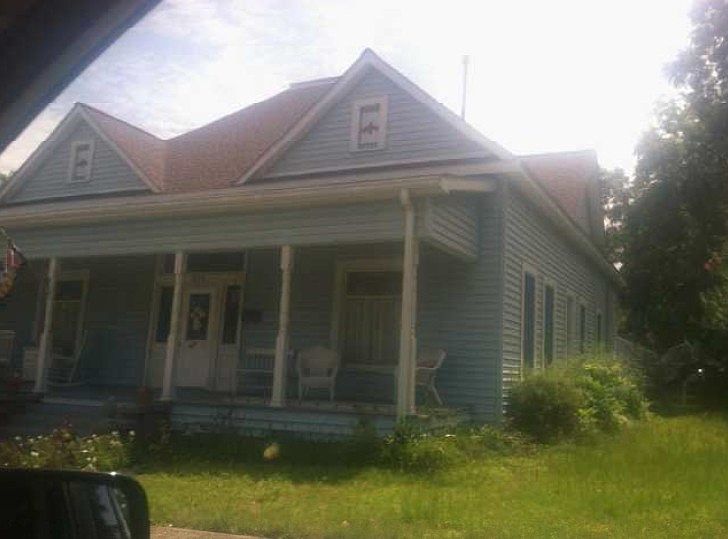 2nd image of 216 6th Ave