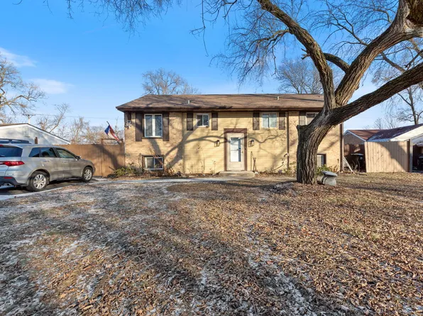 124 S Pinecrest Rd, Bolingbrook, IL 60440