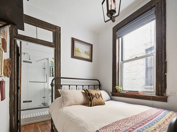 5th image of 633 E 11th St APT 17