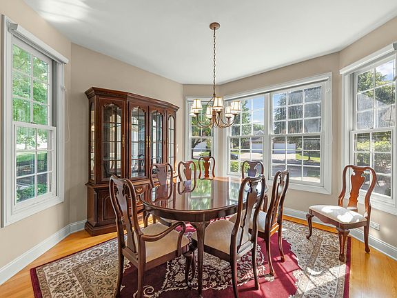 5th image of 926 Ginger Ln