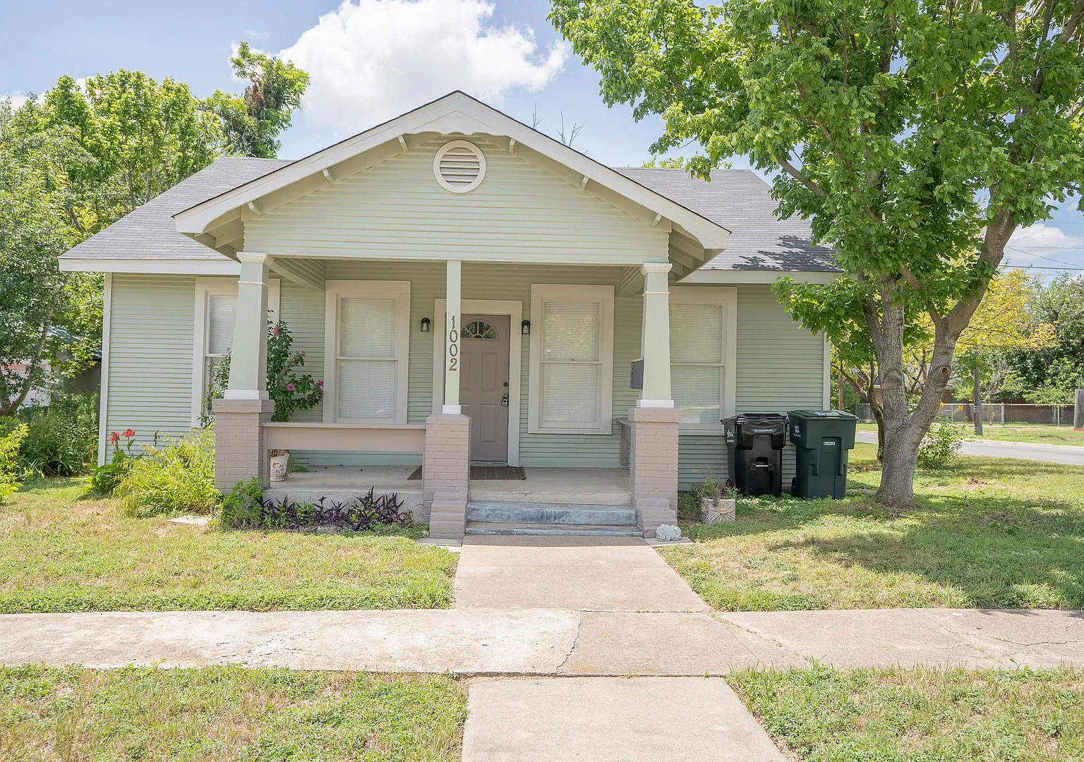 Gorgeous bungalow by Baylor Scott & White — Photo 4