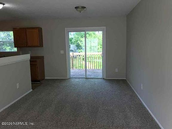 4th image of 567 Serenade Cir E