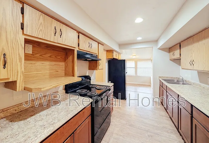Cedar Hills — Photo 2