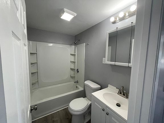 2nd image of 264 Mercer St APT 4
