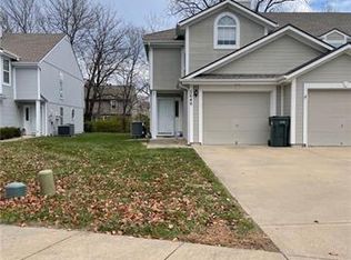 5646 NW Plantation Dr, Lees Summit, MO 64064