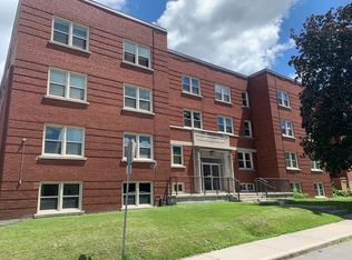 275 Friel St, Ottawa, ON K1N 7W2