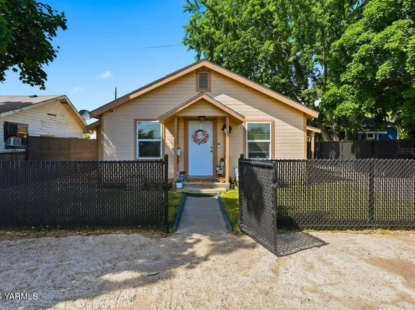 114 E C St, Wapato, WA 98951