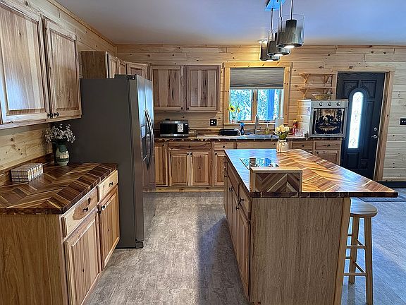 5th image of 80 Tamarac Dr