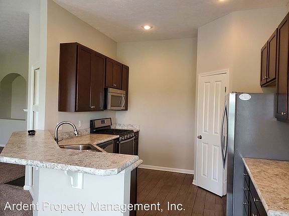 2nd image of 467 Redwood Ln