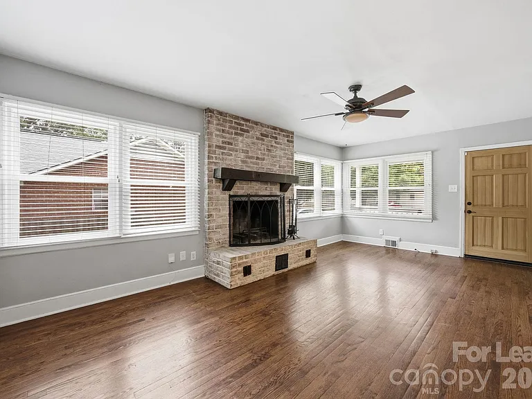 2727 Springway Dr — Photo 7