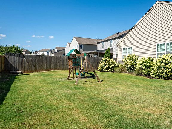 5th image of 554 Friar Park Ln