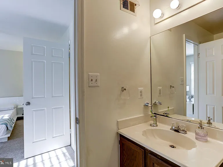 6069 Crown Royal Cir — Photo 16