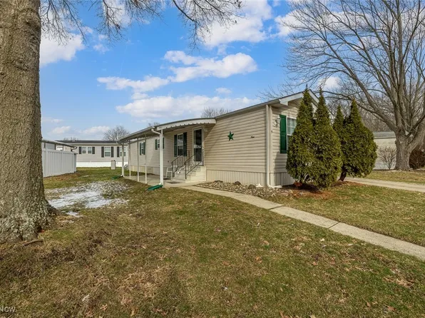 9 Brightwood Dr, Olmsted Falls, OH 44138