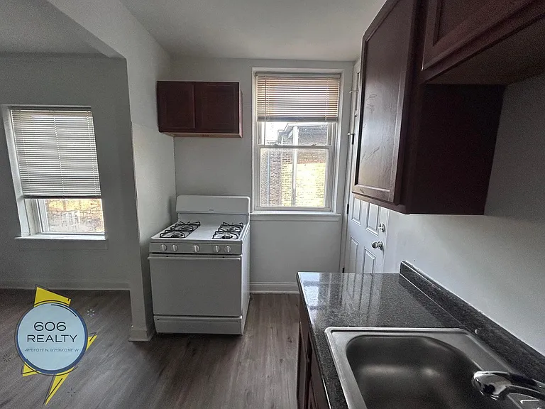 7340-50 N. Damen Ave — Photo 16