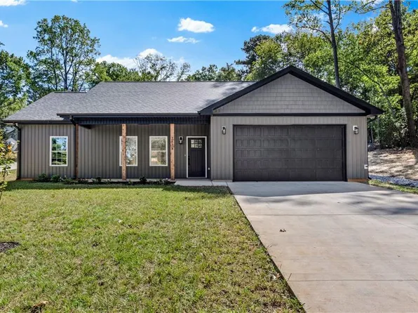 2328 Summerlin St, Winston Salem, NC 27103